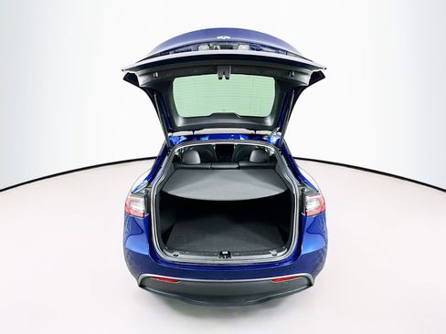 Used 2024 Tesla Model Y Long Range image 27