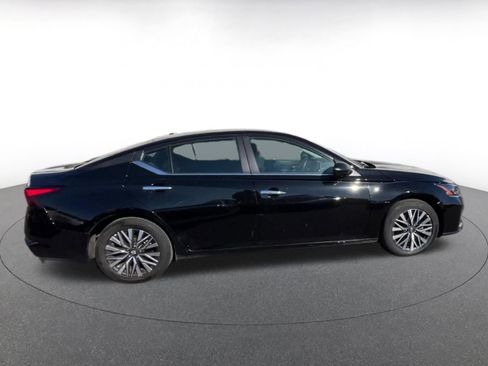 Used 2025 Nissan Altima 2.5 SV image 16
