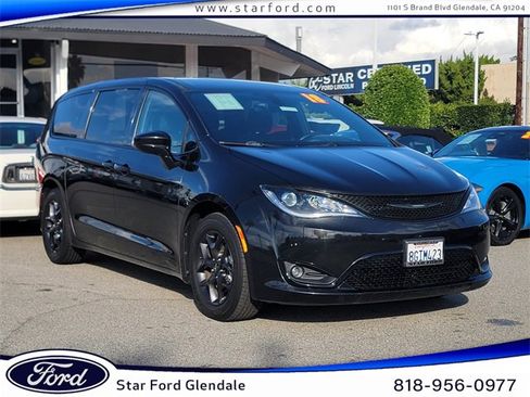 Used 2018 Chrysler Pacifica Touring Plus w/ S Appearance Package image 1