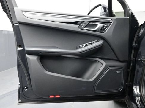 Certified 2025 Porsche Macan AWD/4WD image 7