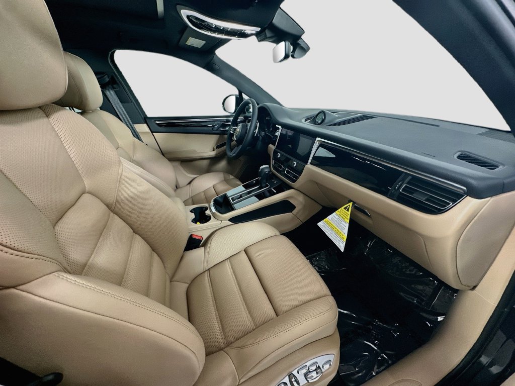 Certified 2026 Porsche Macan AWD/4WD image 30