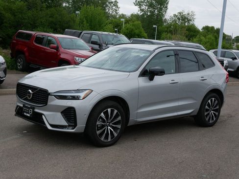 Certified 2025 Volvo XC60 B5 Plus w/ Climate Package AWD/4WD image 3