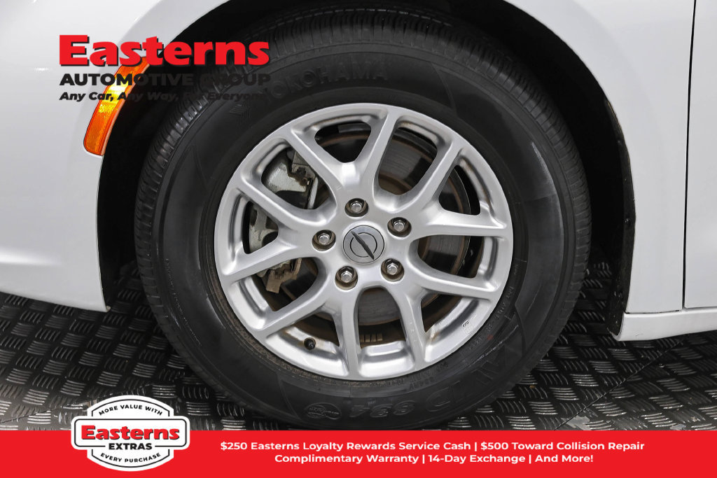 Used 2023 Chrysler Pacifica Touring-L FWD image 31