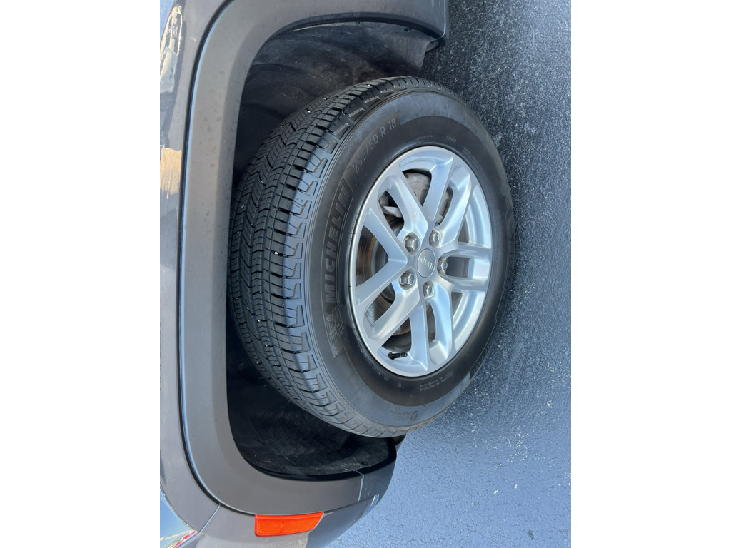 Used 2025 Jeep Grand Cherokee L Laredo RWD image 56