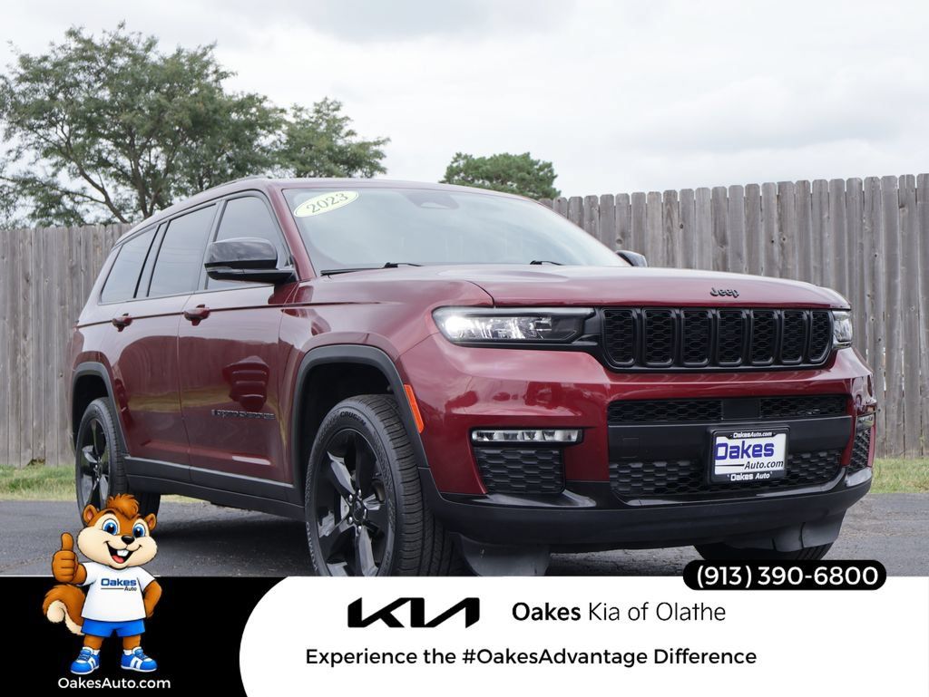 Used 2023 Jeep Grand Cherokee L Limited w/ Black Appearance Package AWD/4WD image 1