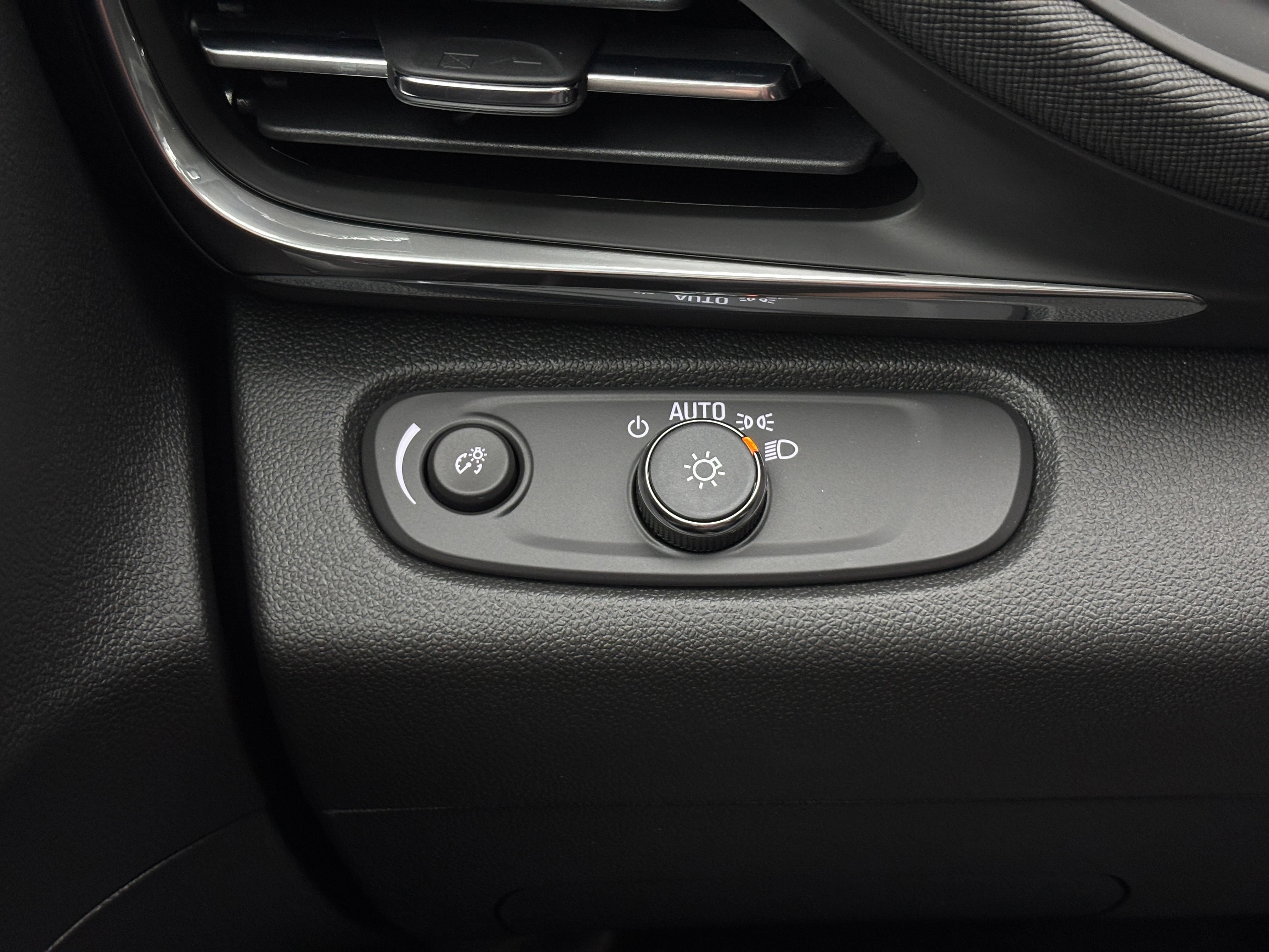 New 2026 Buick Envista Sport Touring w/ Convenience I Package FWD image 21