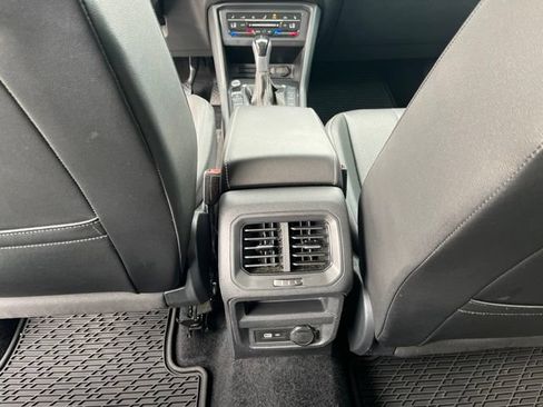 Used 2022 Volkswagen Tiguan SE FWD image 17