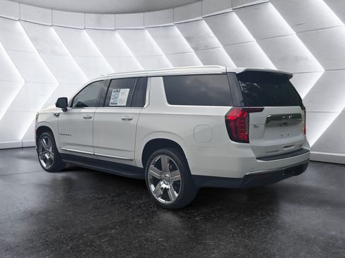 Used 2023 GMC Yukon XL SLT w/ SLT Premium Package RWD image 3
