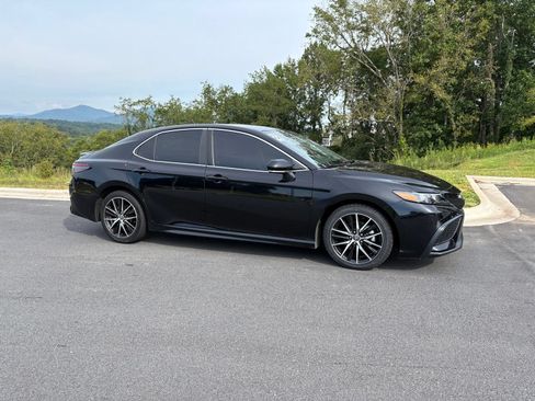 Used 2023 Toyota Camry SE FWD image 7
