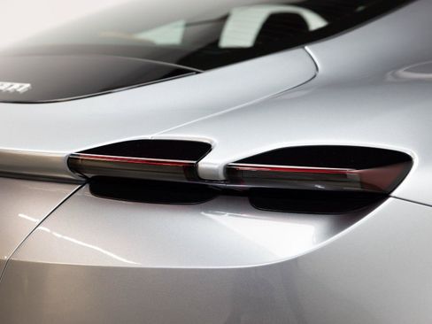 Certified 2023 Ferrari Roma RWD image 40