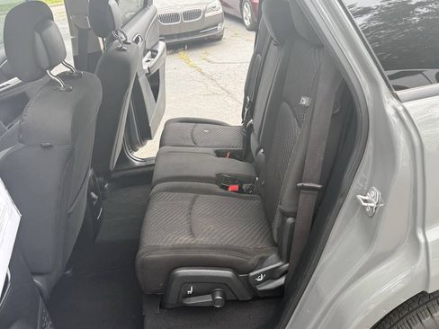 Used 2020 Dodge Journey SE w/ Blacktop Package FWD image 16