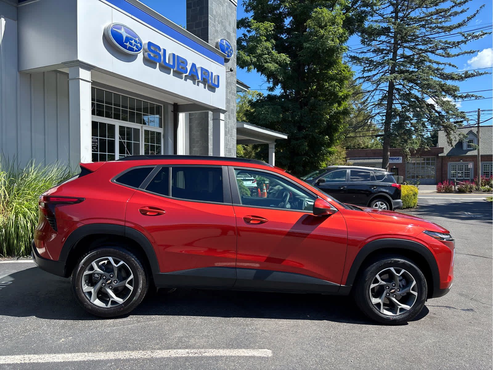 Used 2024 Chevrolet Trax LT w/ LT Convenience Package FWD image 2