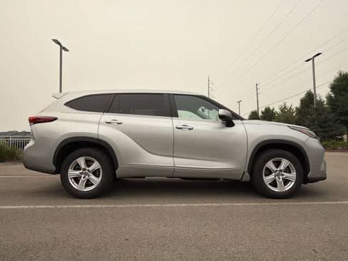 Used 2023 Toyota Highlander LE w/ Protection Package #3 (TMS) FWD image 3