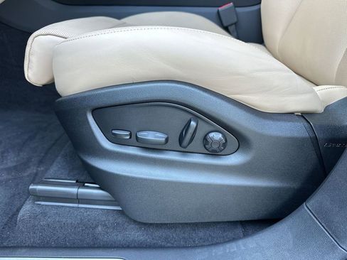 New 2025 Porsche Cayenne Coupe image 16