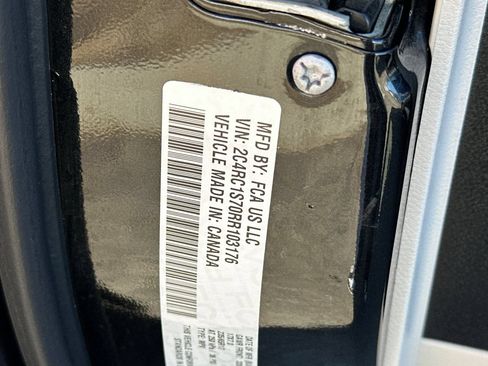 Used 2024 Chrysler Pacifica Limited FWD image 36
