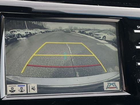 Used 2018 Toyota Camry L image 19