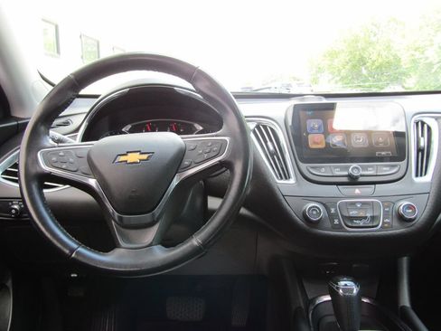 Used 2018 Chevrolet Malibu LT FWD image 5