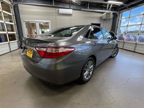 Used 2016 Toyota Camry SE FWD image 5