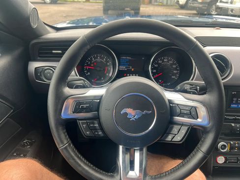 Used 2017 Ford Mustang Coupe RWD image 7