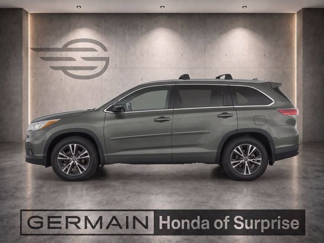 Used 2016 Toyota Highlander XLE FWD image 3