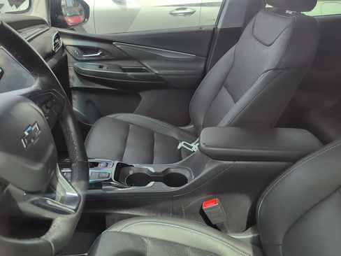 Used 2023 Chevrolet Bolt LT w/ Infotainment Package FWD image 12