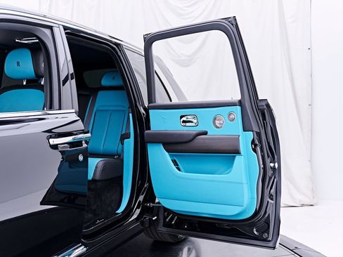 Used 2025 Rolls-Royce Cullinan AWD/4WD image 40