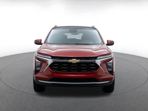 Used 2025 Chevrolet Trax LT w/ LT Convenience Package FWD image 2