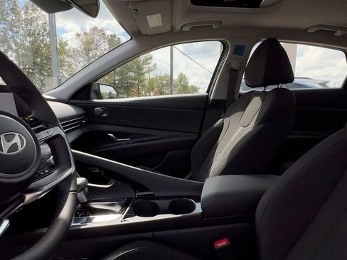 Used 2025 Hyundai Elantra SEL w/ Cargo Package image 35