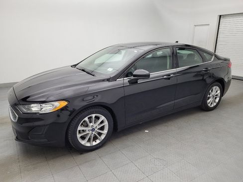 Used 2020 Ford Fusion SE image 2