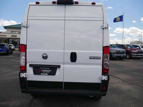 Used 2024 RAM ProMaster 2500 w/ Convenience Group FWD image 8