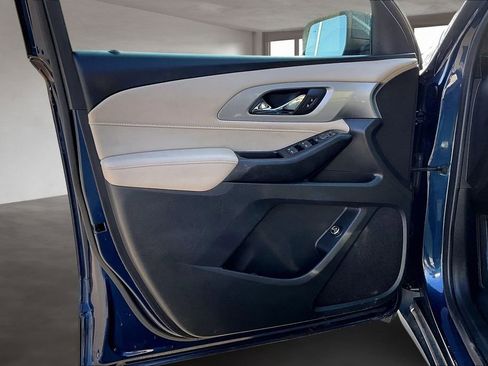 Used 2022 Chevrolet Traverse LT image 24