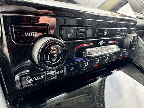 Used 2022 Jeep Grand Cherokee L Limited image 26