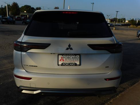 New 2025 Mitsubishi Outlander SE image 4