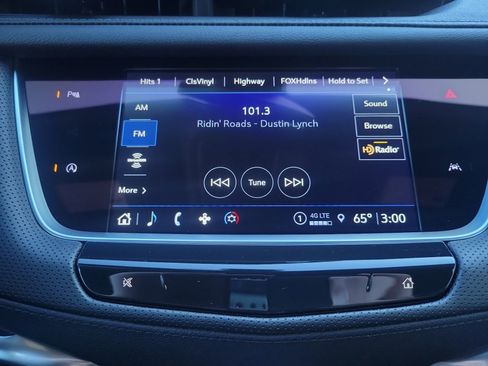 New 2025 Cadillac XT6 Luxury image 17