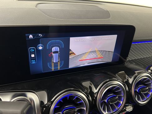 New 2025 Mercedes-Benz GLB 250 4MATIC image 30