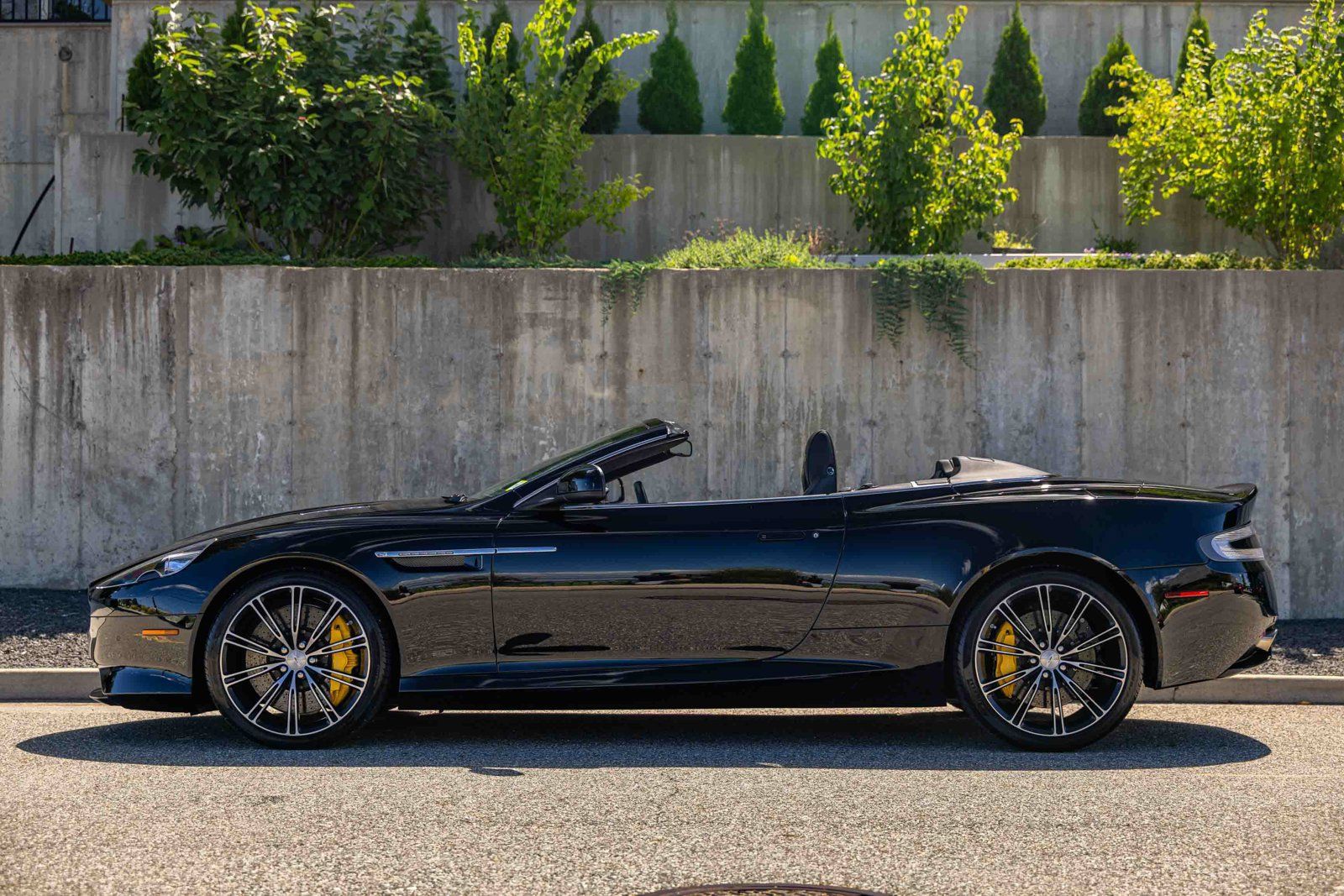 Used 2013 Aston Martin DB9 Volante RWD image 9