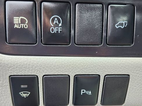 Used 2018 Toyota Highlander Limited image 26