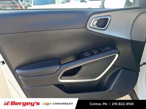 Used 2023 Kia Soul LX w/ Option Group 015 FWD image 15