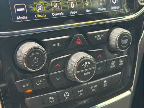 Used 2022 Jeep Grand Cherokee Limited AWD/4WD image 22