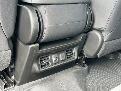 Used 2021 Chevrolet Silverado 1500 LT AWD/4WD image 30