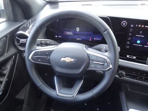 Used 2025 Chevrolet Equinox LT FWD image 11