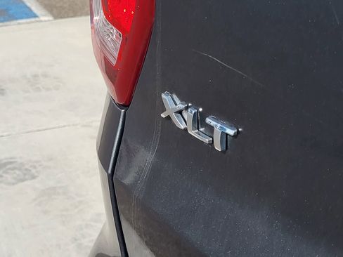 Used 2019 Ford Explorer XLT w/ Equipment Group 202A AWD/4WD image 11