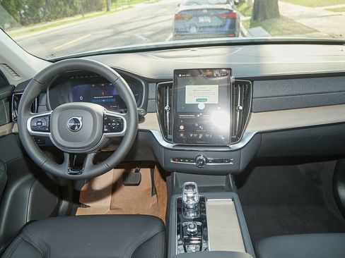 New 2025 Volvo XC90 T8 Plus w/ Protection Package Premier image 21