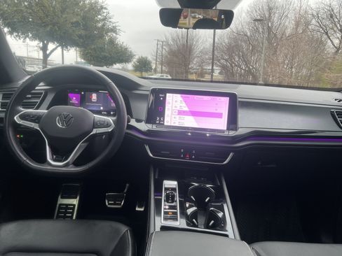 Certified 2024 Volkswagen Atlas Cross Sport SEL R-Line image 28