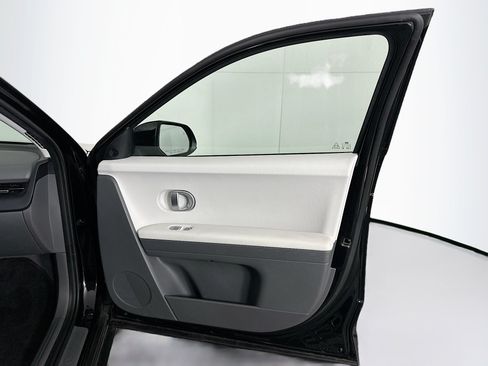 Used 2024 Hyundai Ioniq 5 SEL RWD image 32