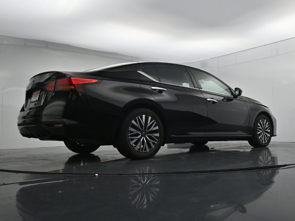 Used 2023 Nissan Altima 2.5 SV FWD image 37