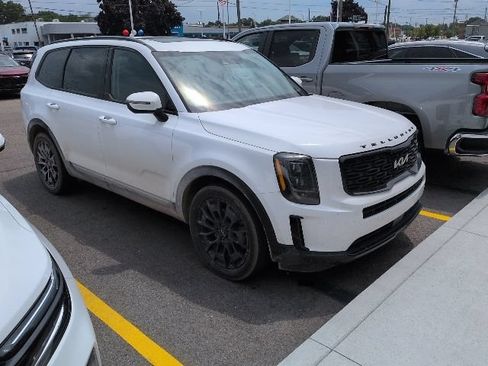 Used 2022 Kia Telluride EX w/ EX Premium Package AWD/4WD image 3
