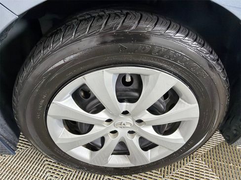 Used 2021 Toyota Corolla LE image 11