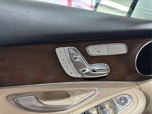 Used 2019 Mercedes-Benz GLC 300 4MATIC w/ Premium Package image 17