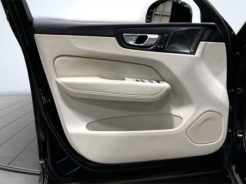 Certified 2022 Volvo XC60 B5 Momentum w/ Climate Package image 24